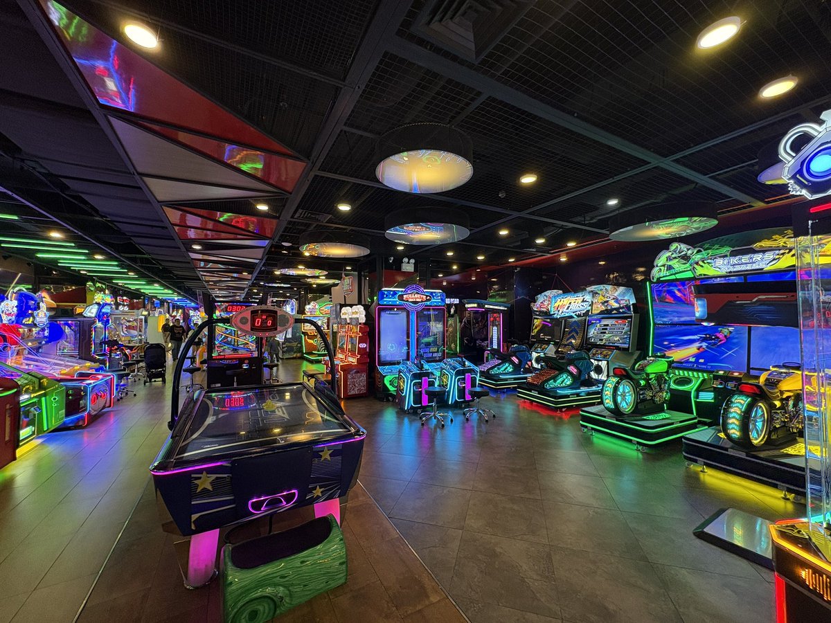 グランドインドネシアのゲームセンター。マニラのグリーンベルトのゲームセンターと比較したらやっぱりジャカルタの方が進んでるなぁ。モールに置いてる商品バラエティはもちろんのこと。