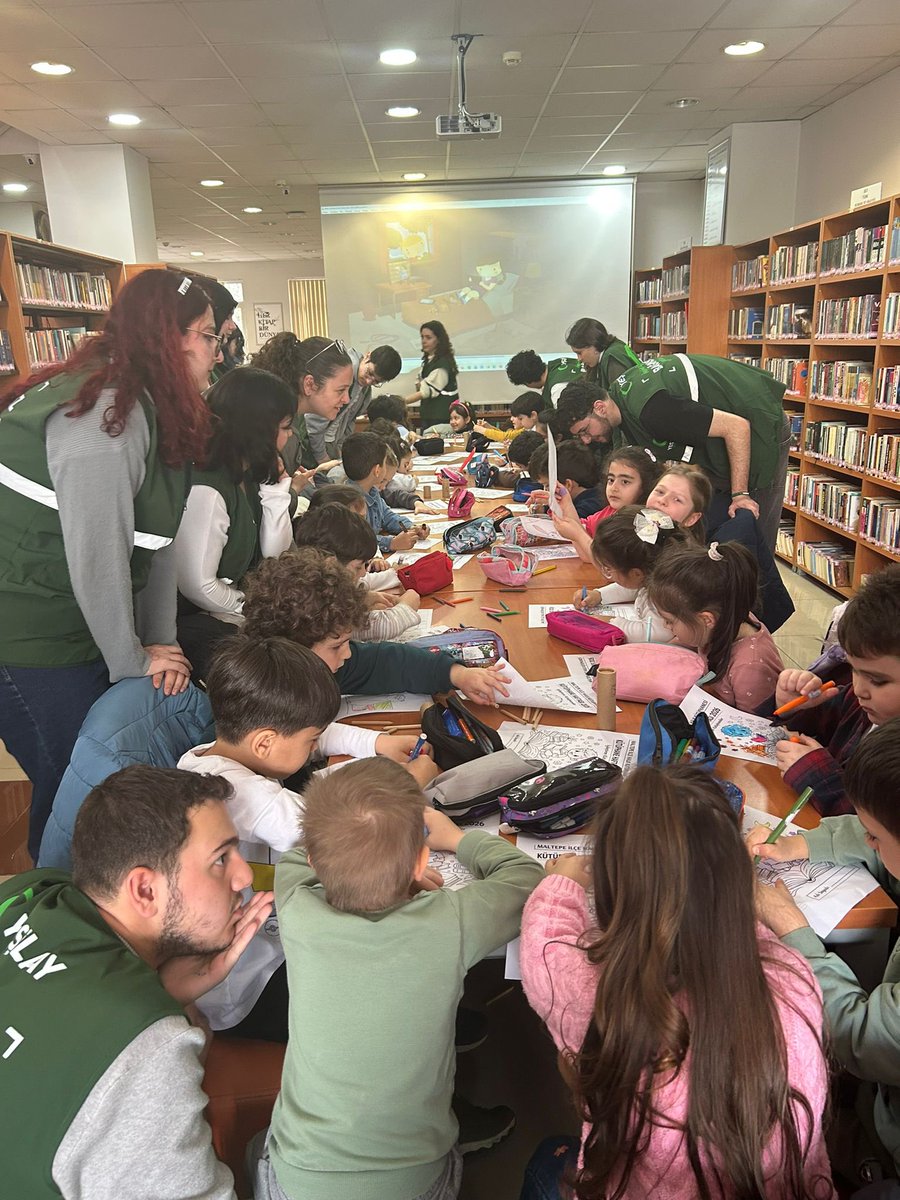 maltepektp's tweet photo. 62. Kütüphane Haftası'nda Yeşilay gönüllüleri ile anaokulu kütüphane kullanıcılarımıza dijital bağımlılığın zararları üzerine değinilerek kütüphanelerin ve kitapların iyileştiren gücü üzerine bilgilendirilmiştir.

@tckulturturizm 
@iktm34 
@kygmktb 
@TC_Maltepe https://t.co/Mr4PvLkhKd