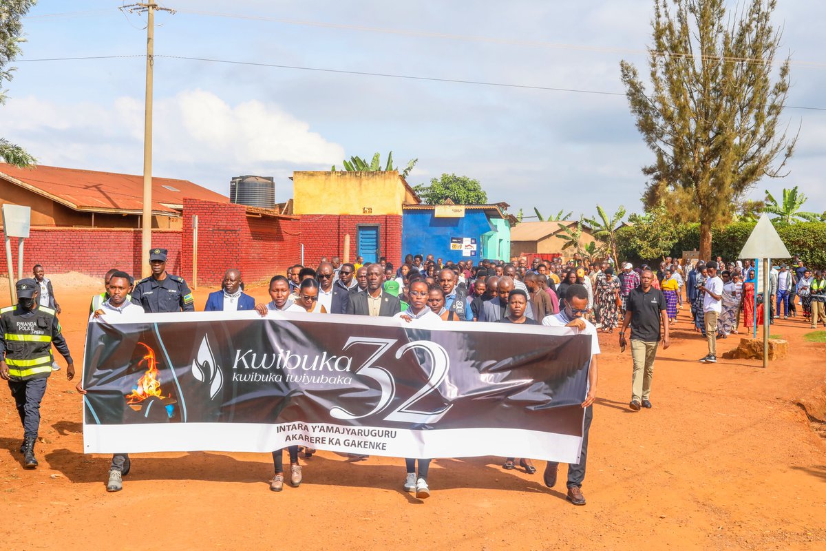 GakenkeDistrict's tweet photo. Icyumweru cy'Icyunamo n'iminsi 100 yo #Kwibuka32, Jenoside yakorewe Abatutsi, biri kubera mu Midugudu. Ku rwego rw'Akarere byatangirijwe mu Murenge wa Ruli, Ku Rwibutso rwa Jenoside yakorewe Abatutsi rwa #Ruli, ruruhukiyemo imibiri y'Abatutsi bazize Jenoside 202
#KwibukaTwiyubaka https://t.co/HpvpCO5A3M