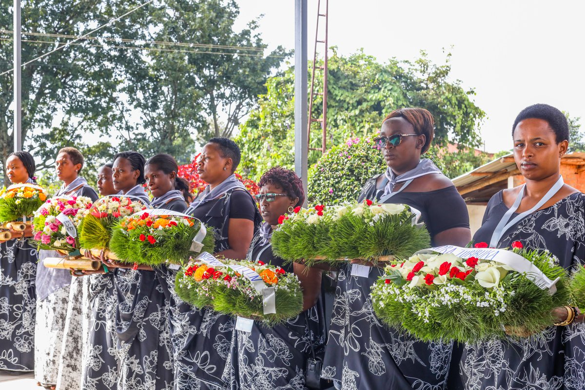 GakenkeDistrict's tweet photo. Icyumweru cy'Icyunamo n'iminsi 100 yo #Kwibuka32, Jenoside yakorewe Abatutsi, biri kubera mu Midugudu. Ku rwego rw'Akarere byatangirijwe mu Murenge wa Ruli, Ku Rwibutso rwa Jenoside yakorewe Abatutsi rwa #Ruli, ruruhukiyemo imibiri y'Abatutsi bazize Jenoside 202
#KwibukaTwiyubaka https://t.co/HpvpCO5A3M