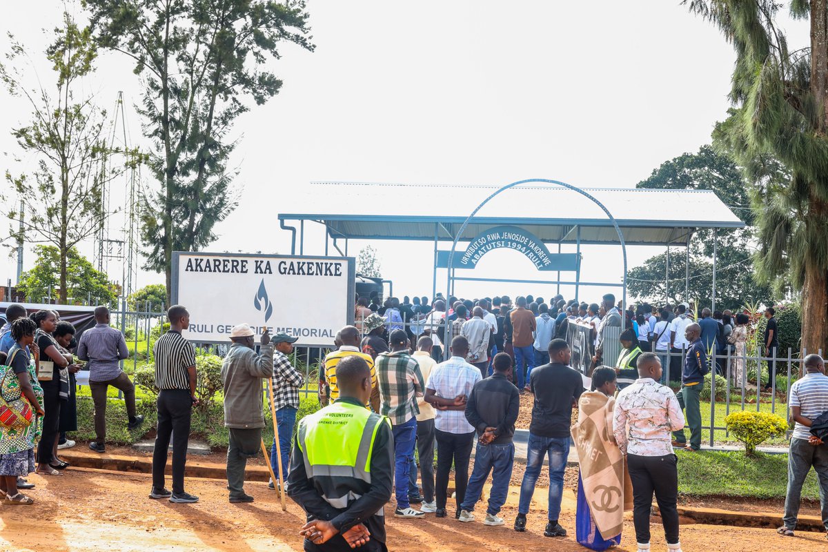 GakenkeDistrict's tweet photo. Icyumweru cy'Icyunamo n'iminsi 100 yo #Kwibuka32, Jenoside yakorewe Abatutsi, biri kubera mu Midugudu. Ku rwego rw'Akarere byatangirijwe mu Murenge wa Ruli, Ku Rwibutso rwa Jenoside yakorewe Abatutsi rwa #Ruli, ruruhukiyemo imibiri y'Abatutsi bazize Jenoside 202
#KwibukaTwiyubaka https://t.co/HpvpCO5A3M