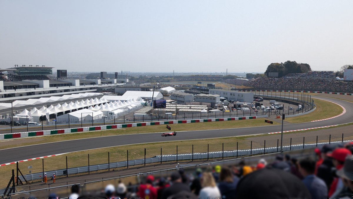 speedignition's tweet image. 先月、プロジェクトメンバーが「2026 F1日本グランプリ」を観に行ってきました☺️

✨世界中で愛される「F1」✨

「湾岸イグニ」も世界中で愛されるゲームになれるように、鋭意開発中です‼️

#F1 #JapaneseGP
＃湾岸イグニ
＃湾岸マキシ
