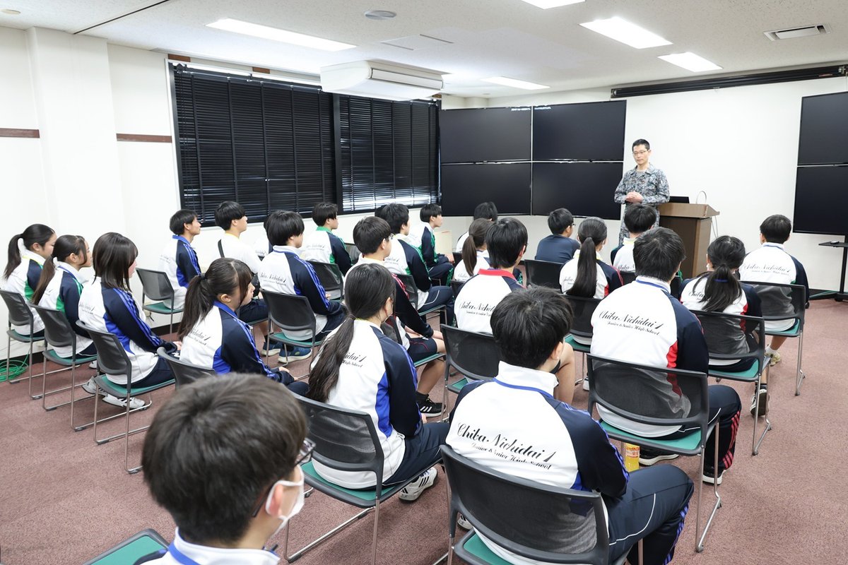 JASDF_NARASHINO's tweet photo. 投稿が遅くなってしまい申し訳ございません💦💦
3月11日（水）千葉日本大学第一中学校・高等学校に対して、職場体験学習をしました。
#航空自衛隊 #習志野分屯基地 https://t.co/JRDCG0SHED