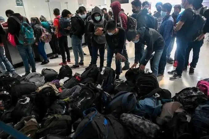 7Ledia7's tweet image. [#RDC : Les migrants expulsés des #ÉtatsUnis direction Chez nous au #Congo ! 

Visit Mupompa 👇👇👇👇👇]