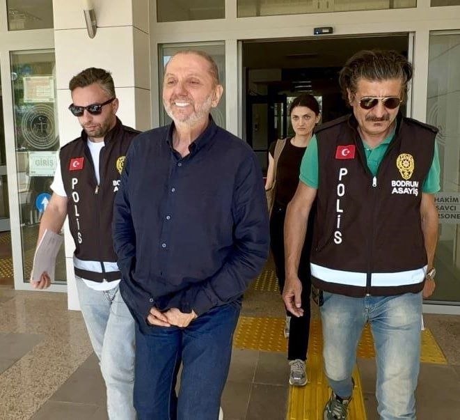 bennu0634's tweet image. CHP’li Muğla Büyükşehir Belediyesi Reklam A.Ş. Yönetim Kurulu Başkanı Levent Arkan, üniversite öğrencisi bir kıza yönelik 'cinsel taciz' suçlamasıyla gözaltına alındı.

Hepsi #sapık hepsi dolandırıcı çıktı..

#salı Sinem Dedetaş,  Melek Mosso
Mustafa  Ceceli  , Ahmet Çakar