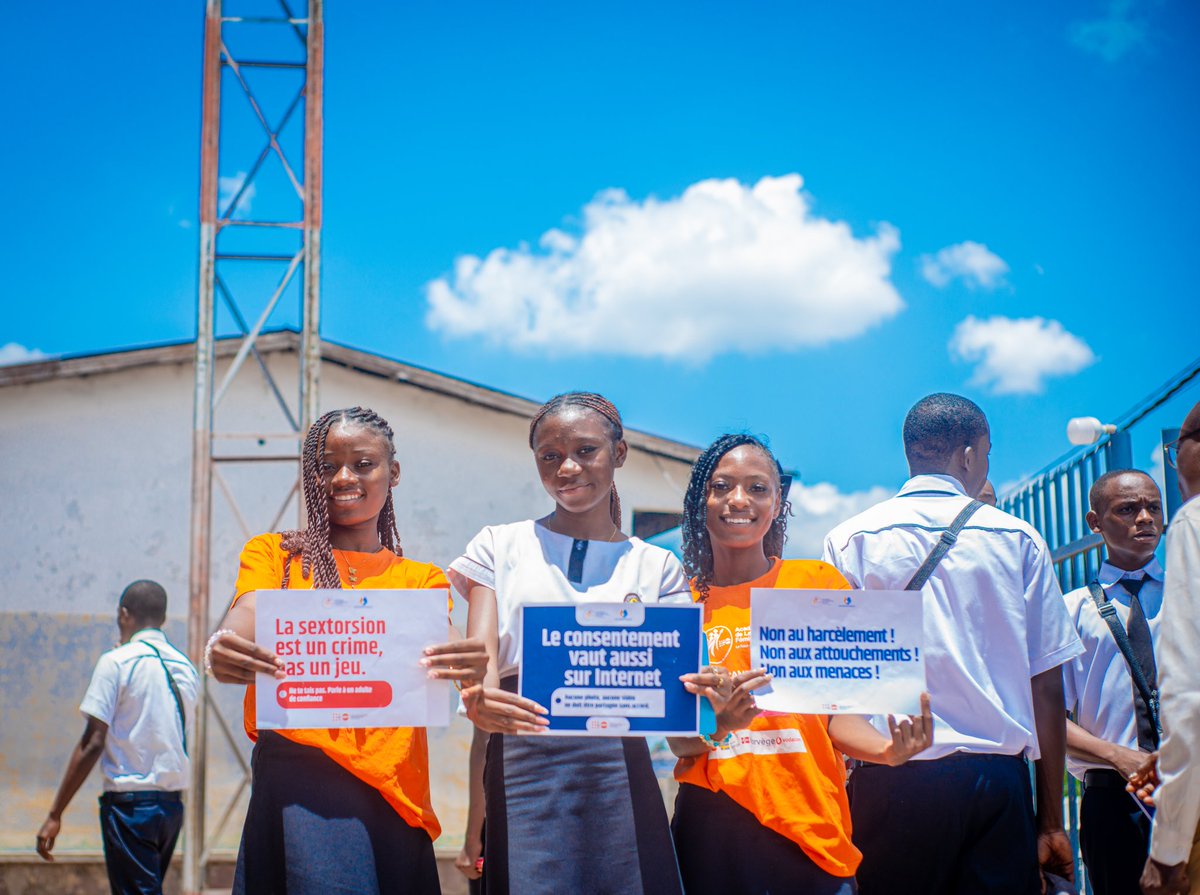 usp_plus's tweet photo. Au Collège Saint Ignace, la jeunesse s’engage ! Sensibilisation sur les VBG et engagement collectif contre toutes formes de violences. Ensemble, créons un environnement scolaire sécurisé
#StopVBG #ImpactJeunesse #LeadershipFéminin #Education #RDC https://t.co/uW2wRTeqWU