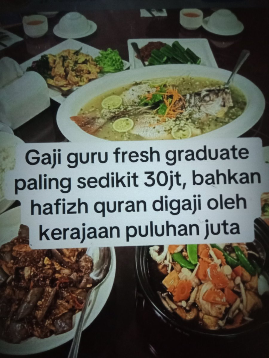 KangSemproel's tweet photo. Kok beda yah sama disini ?
Padahal negara kita juga sama2 kerajaan, mirip Brunai dan Malaysia.

Bedanya disini walaupun ada Raja, tapi masih ada presiden-presidenan dan DPR-DPR an
😳 https://t.co/Op8uJfiwlT