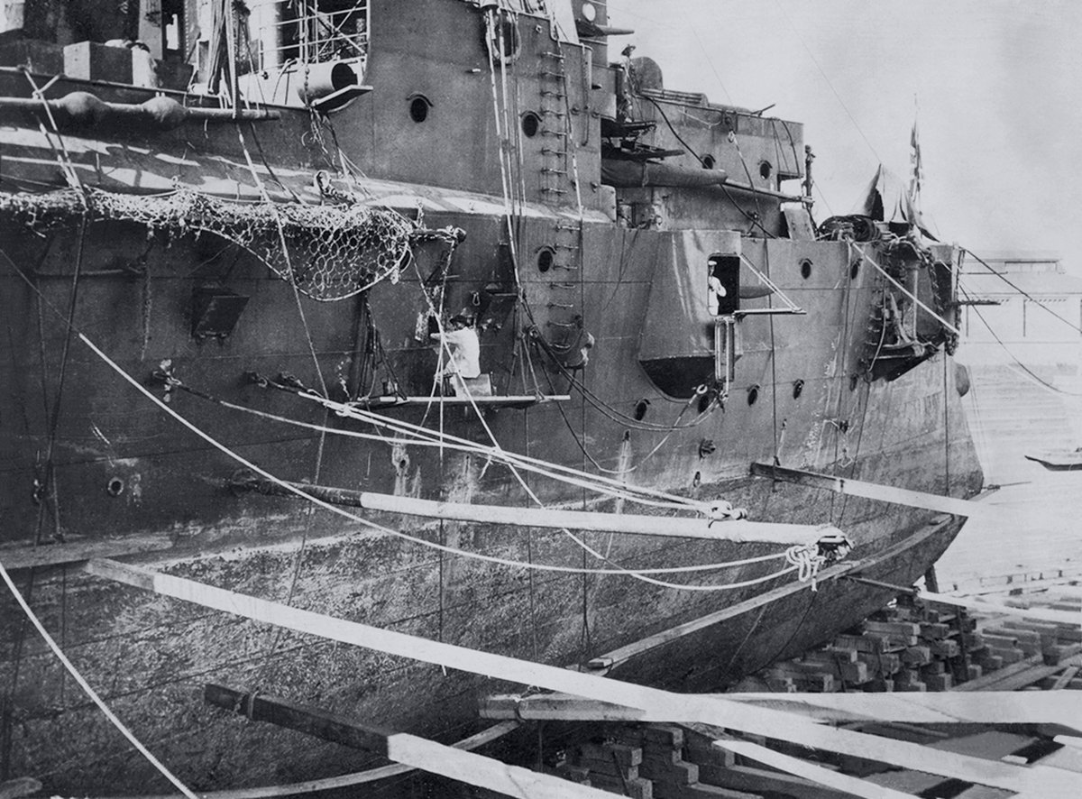 DramaWarship's tweet photo. Date: Late August 1904. Location: 31°15'43" N, 121°33'15" E. Event: Interned after the recent Battle of the Yellow Sea, protected cruiser Askold of the Russian Navy's Pacific Squadron undergoes urgent repairs in Shanghai 上海市. Fatalities: 11 (2% of her crew). Current status: Scrapped in 1924-25, lifespan of 26 years.
