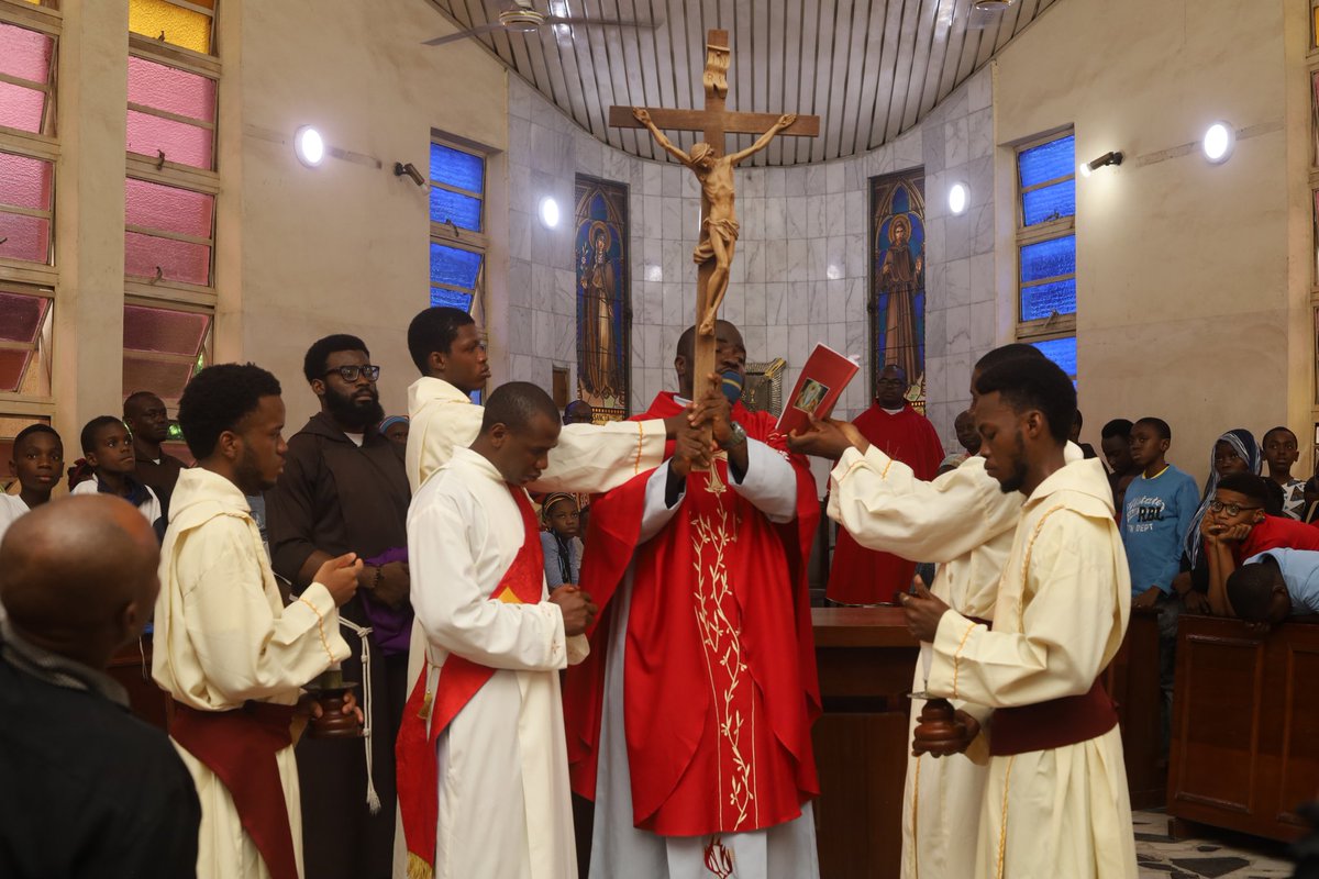 PNweya's tweet photo. Celebration of Good Friday at St Francis and St Clare Friary Ridgeway Road, GRA Enugu. https://t.co/Zue7er4GXc