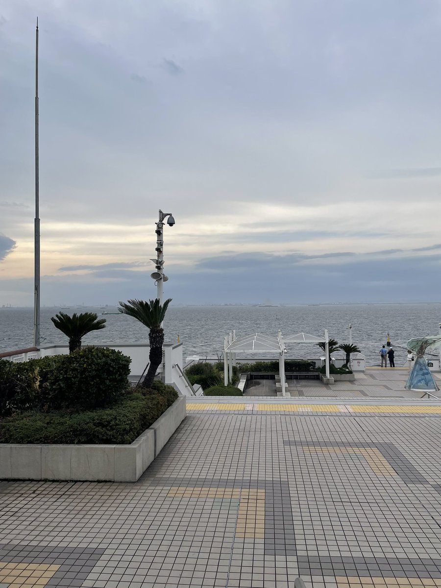 Rkun_a's tweet photo. こんな海の真ん中にどうやって作るんやろ
海底トンネルとかも https://t.co/wo34yY0Rwv