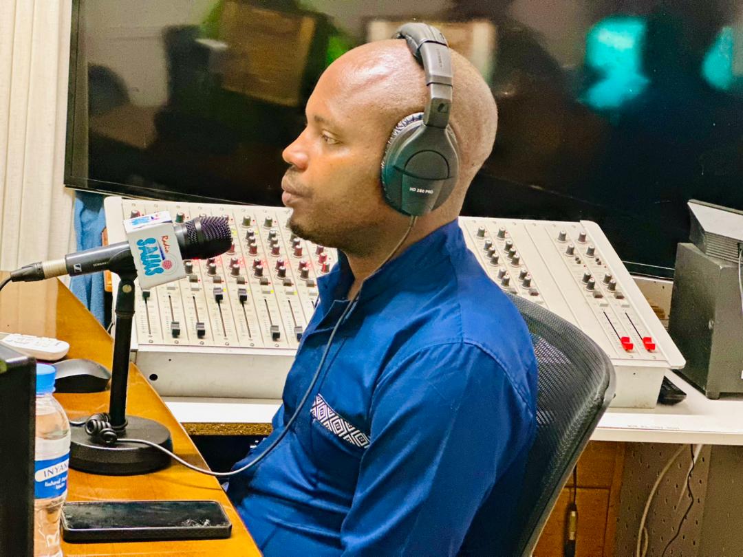 UR- RADIO SALUS tweet media