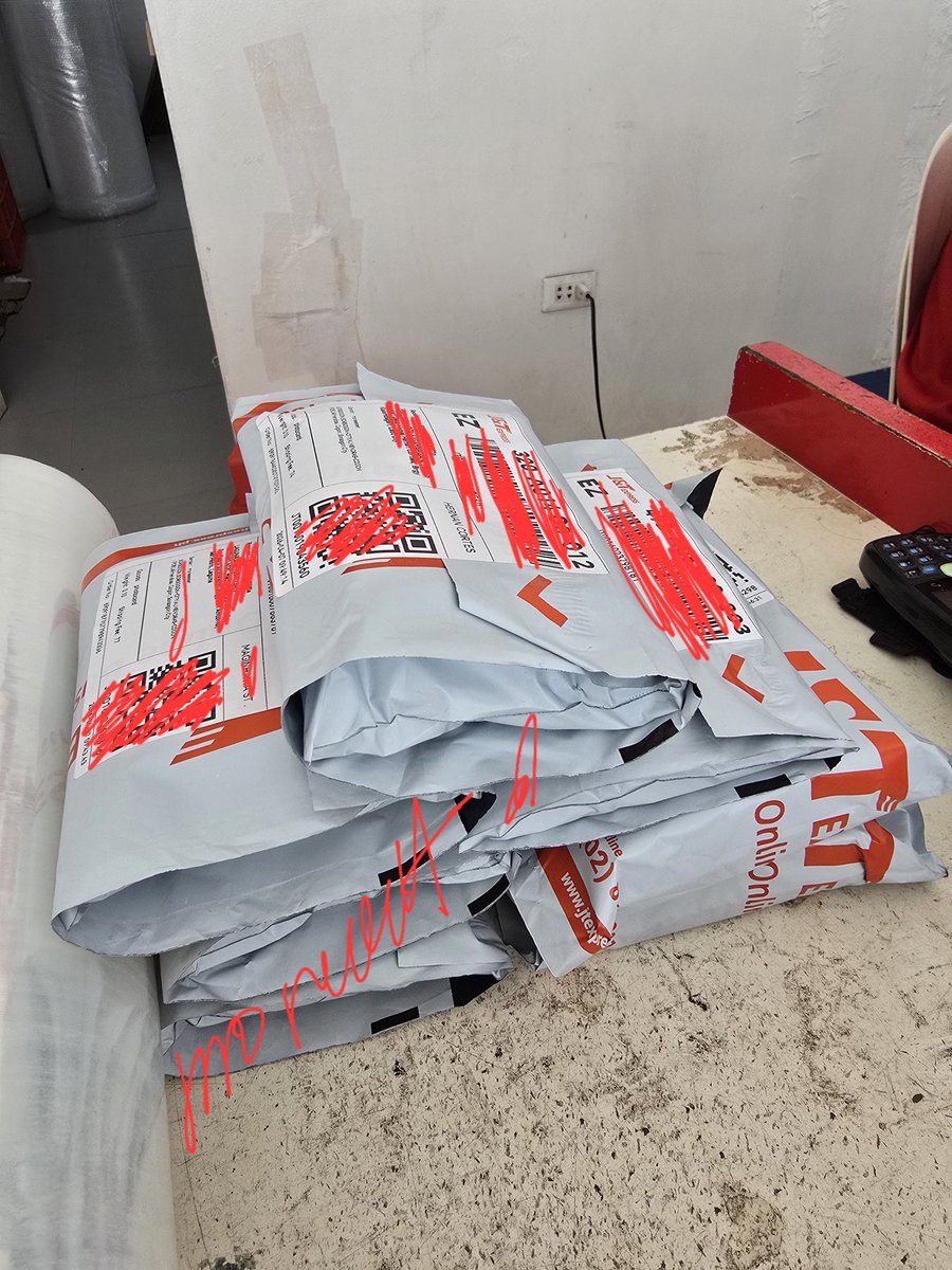 moreeeeet's tweet photo. Dropped them off this morning ππ
#moret_update https://t.co/BUznXM4Hqw
