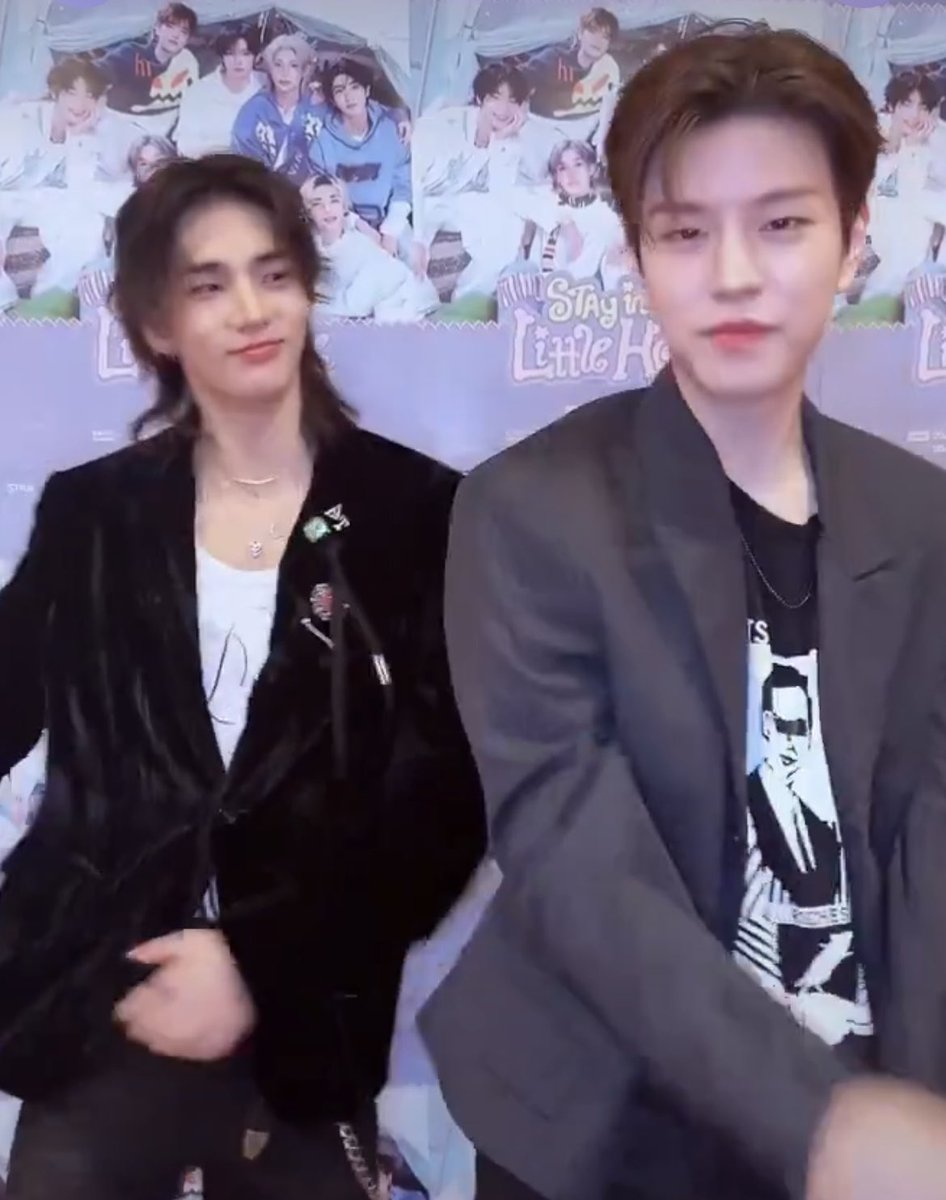 Pickashoe tweet media