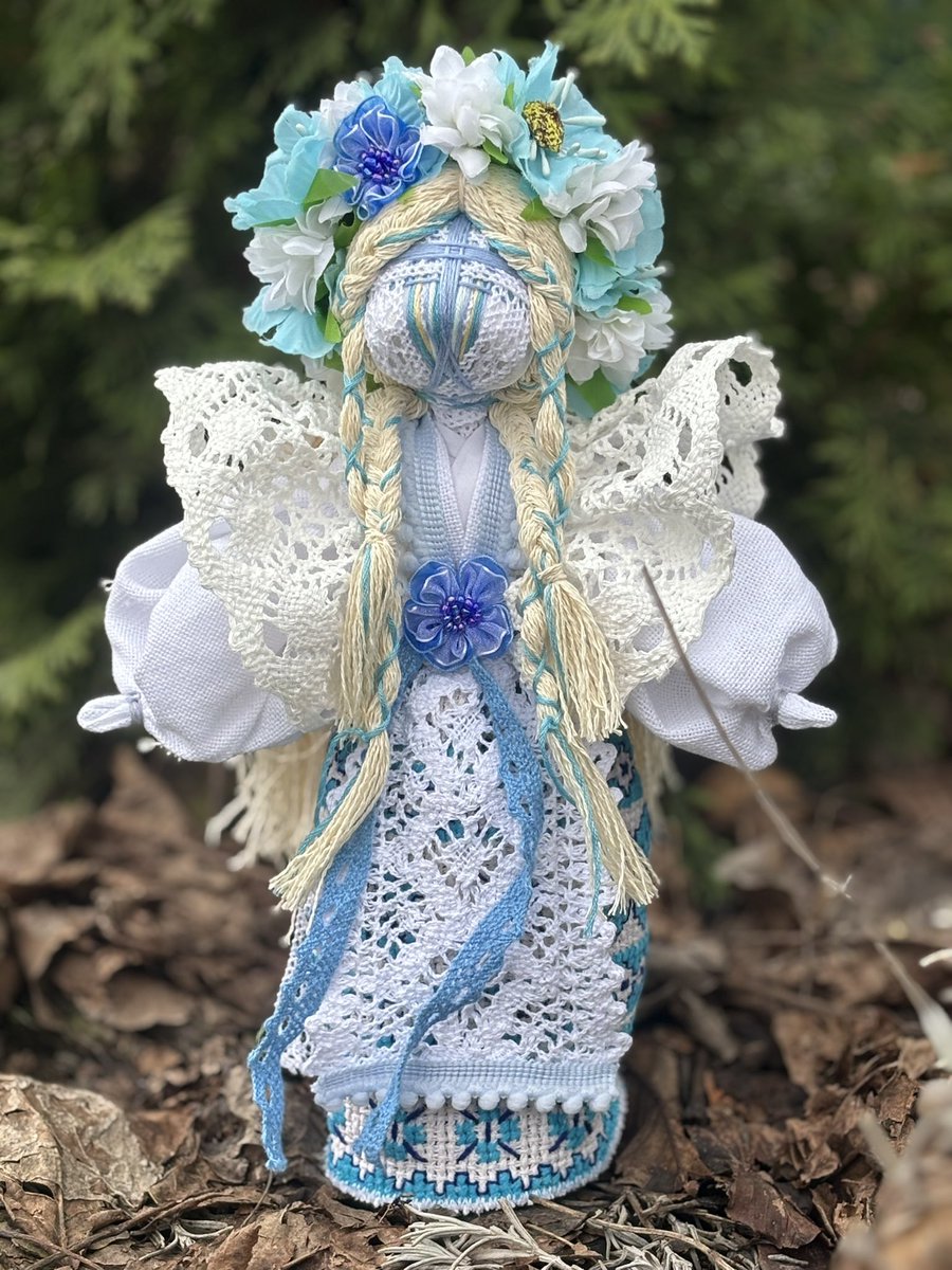 ✨ Dream Manifestation Motanka ✨

Delicate and light, in soft blue and white tones — this motanka symbolizes pure intentions, faith, and the path to making your deepest dreams come true 💫
It is created with the energy of harmony, inspiration, and inner strength to help attract
