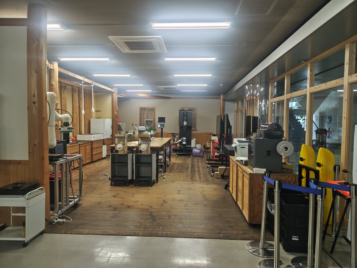 yakitoriseto's tweet photo. 今治の地場産業振興センターには XtechLabという施設があります。
@x_tech_lab_ima
ここでひたすらキーホルダー制作。
モノづくりの大好きな大将と「手作りだったら喜ばれるよね?」から始まってお世話になりました。
ありがとうございます。
#今治
#XtechLab
#SUNABACO https://t.co/Qk41Z9XqSk