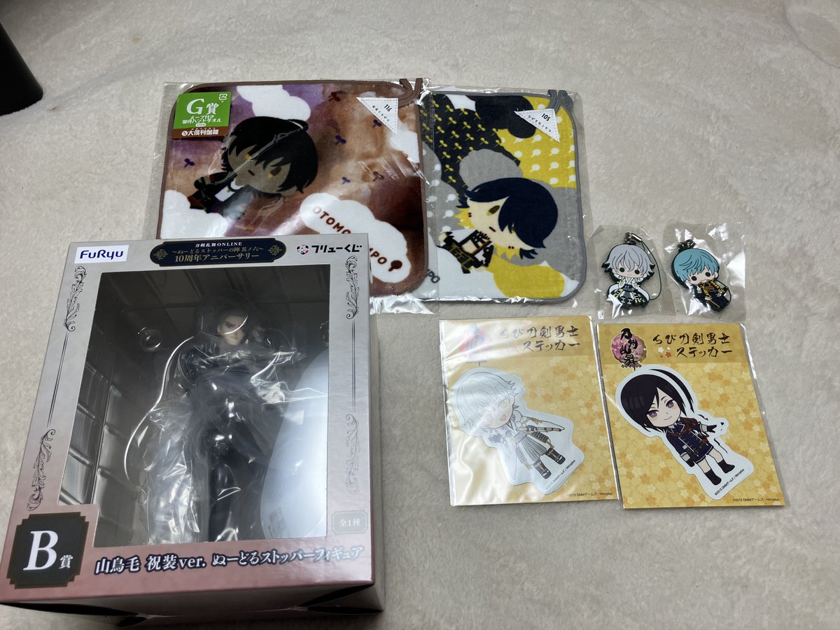 fukacam_003's tweet photo. 【ゆるぼ】超初期のとうらぶグッズ、ミュスクラッチくじの色紙など、欲しい方いらっしゃいませんか〜。都内手渡し可能であれば代金不要です。郵送の場合は送料のみ。まとめて引き取ってくださる方優先。 https://t.co/hBTApfA9ZD