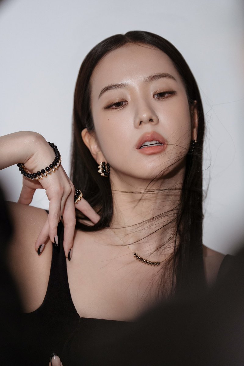 jisoo pics tweet media