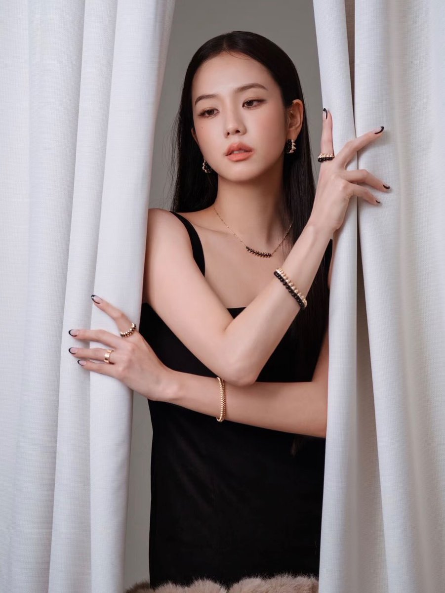 jisoo pics tweet media