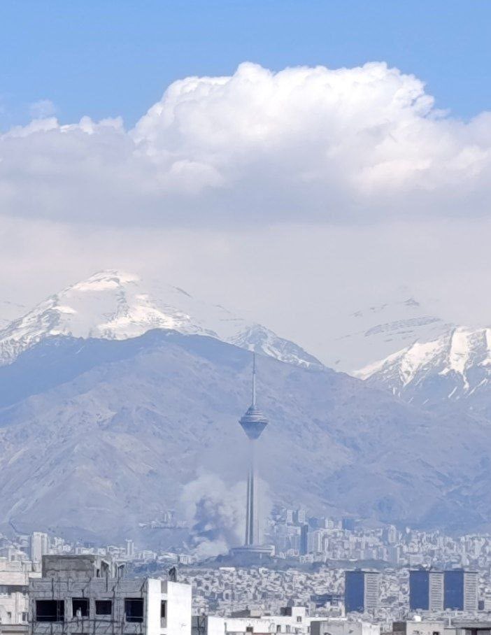 Conflict_Radar's tweet photo. Tehran under heavy airstrikes now https://t.co/eq6SpwRUk0