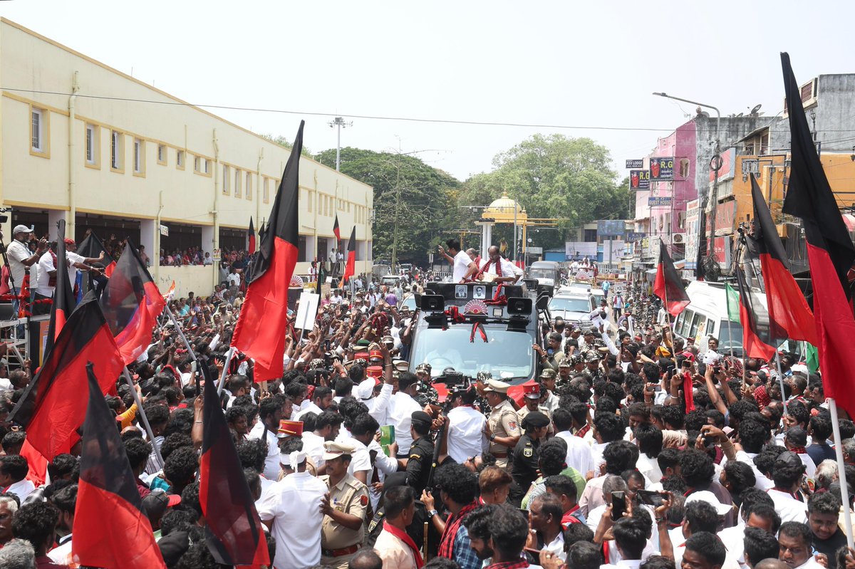 Udhaystalin's tweet photo. #NDA-வின் Double Engine செயல்பாடுகள் எப்படி இருக்கும் என்பதற்கு புதுமைகள் அற்ற புதுச்சேரியே சாட்சியாக உள்ளது. 

இன்றைய தினம் புதுச்சேரியில் அண்ணா சிலை அருகே  நெல்லித்தோப்பு, உருளையன்பேட்டை, காலாப்பட்டு , கதிர்காமம், ராஜ்பவன் ஆகிய தொகுதிகளைச் சேர்ந்த வெற்றி வேட்பாளர்களுக்கு ஏப்ரல் 9 அன்று உதயசூரியன் சின்னத்தில் வாக்குகளைச் செலுத்தி மதச்சார்பற்ற முற்போக்கு கூட்டணியை வெற்றிபெற செய்ய வேண்டுமென கேட்டுக்கொண்டோம். 

#SPAForPondy #VoteForDMK