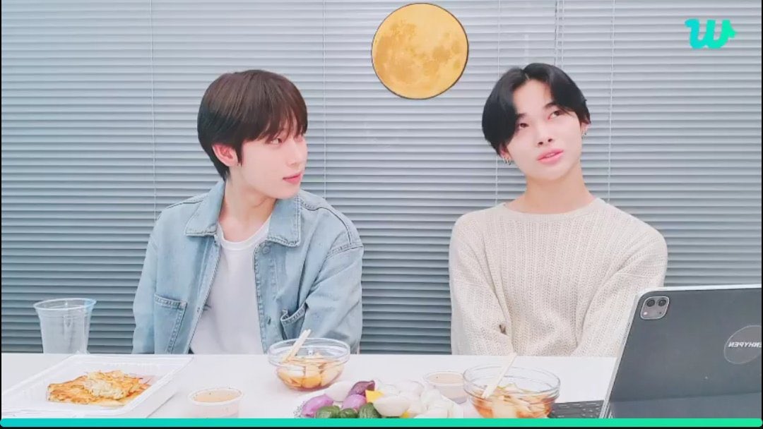 monthly en-live content suggestion for sunki: WARDROBE SWAP 🙏🏻‼️

or have sunoo try on some of ni-ki’s clothes and ni-ki will try on sunoo’s skincare products 😌