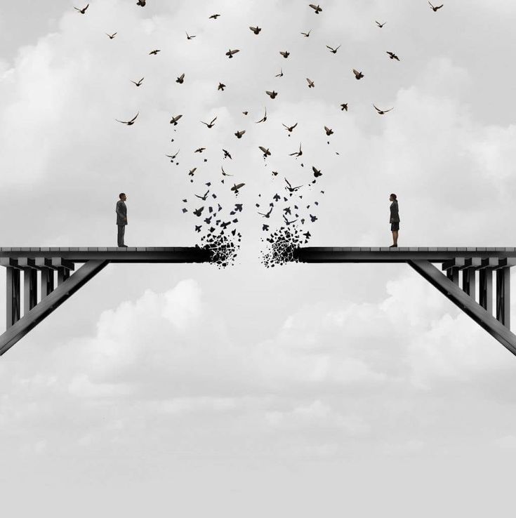 العتاب جسر يصل بين قلبين ما زال فيهما اهتمام،
فإذا سكت المُحب عن العتاب، فلا يعني ذلك بالضرورة رضًا بل قد يكون أن الأمر هان حتى لم يعد يستحق كلمة.

كما أن "الصمت" في العلاقة أقسى من الشجار،
فالخصام دليل انك مازلت تؤثر فيه،
أما الصمت فدليل أنك لم تعد موجودًا في عالمه.

#فضفضه "