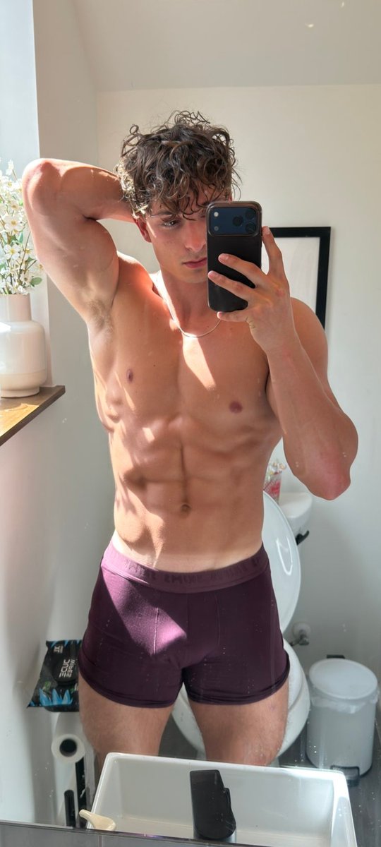 gaybitchyqueen's tweet photo. https://t.co/8VZvBFYRNs