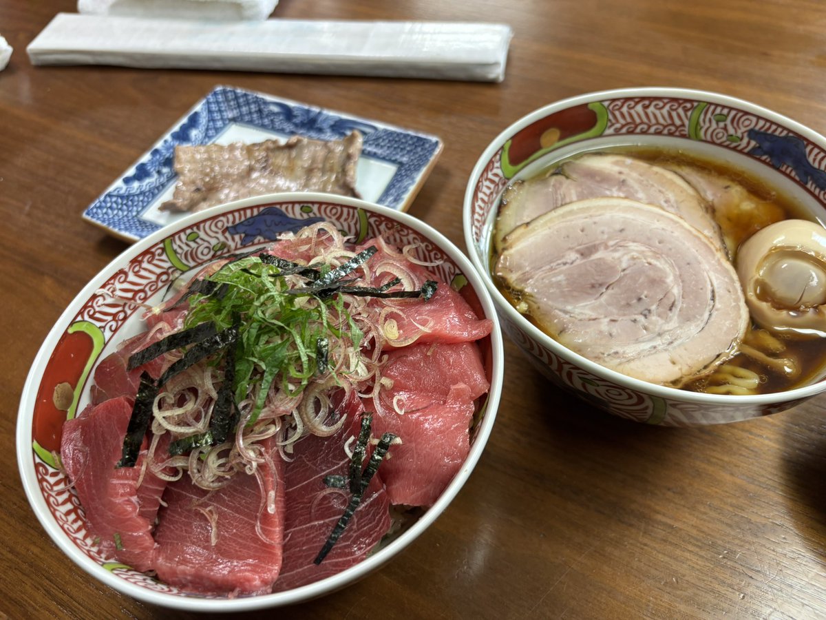 えいきち tweet media