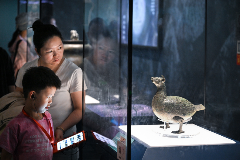 CQ_Liangjiang's tweet image. A journey through time at the Three Gorges Museum.🏛️ 

Visitors explore ancient relics and vivid historical scenes, tracing civilization’s thread while enjoying a masterclass in heritage. 🏺 #museum #lifelonglearner #Historylovers

📸 Zhang Chunxiao/Visual Chongqing
