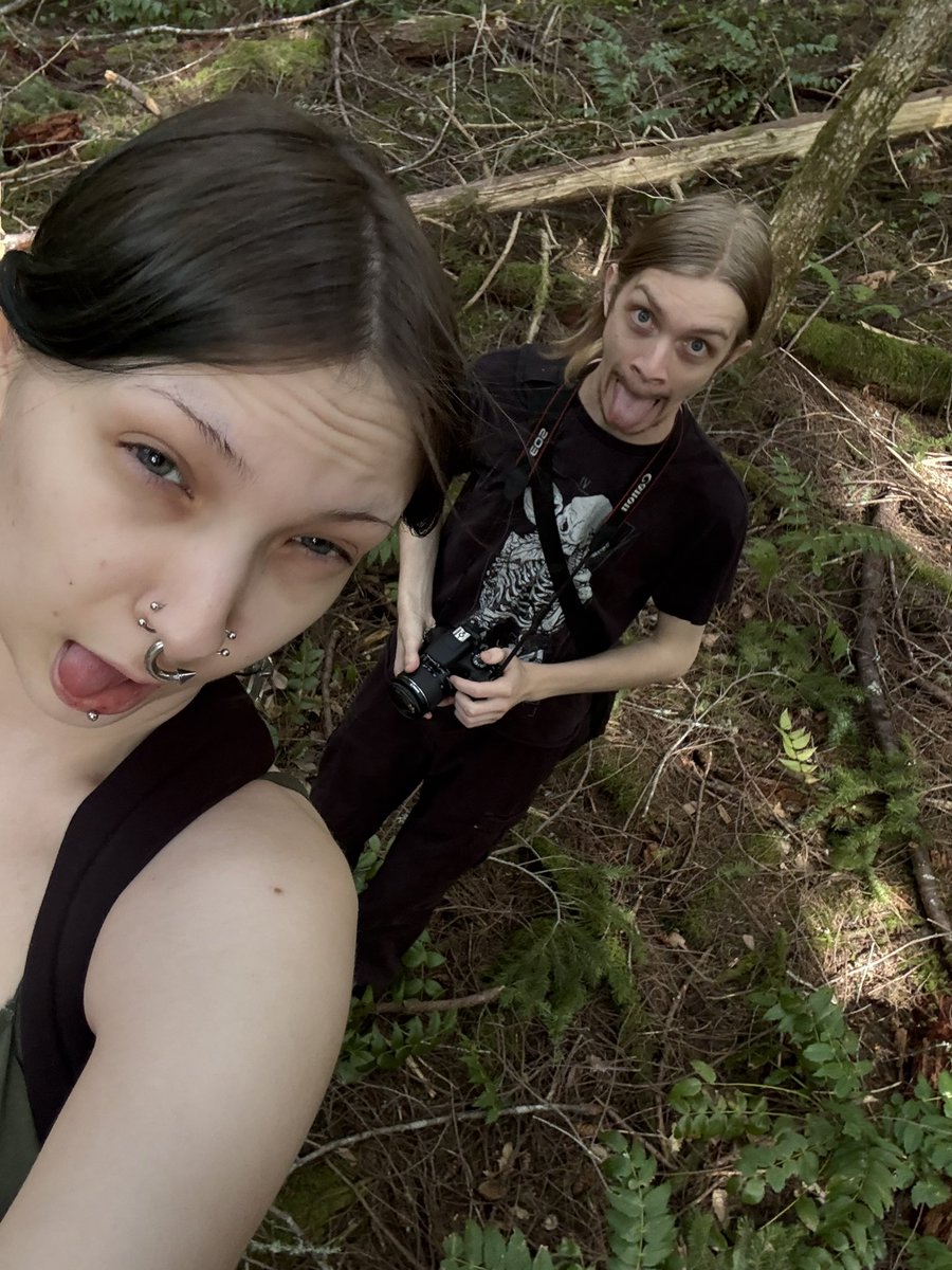 goreslime's tweet photo. i’m chopped asf idc beautiful fucking hike tho and had a good time with my bf https://t.co/lO5laQrgRR
