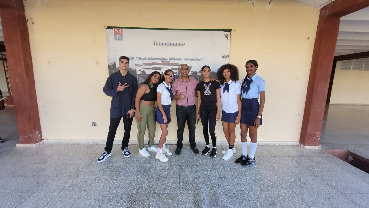 La escuela, sigue siendo el centro cultural más importante de la comunidad, donde se coordinan las influencias educativas y donde los niños, adolescentes y jóvenes pasan la mayor parte de su tiempo. <a href="/ipvceguantanamo/">Ipvce José Maceo Guantánamo</a> <a href="/Educa_Gtmo/">Dgeap Guantánamo Cuba</a> <a href="/yoeaberob1/">Yoel Perez Garcia</a> <a href="/maria_laviste/">Raquel Maria Laviste Villafruela</a> <a href="/LienMons/">Lien O'farril Mons</a> <a href="/yoeaberob1/">Yoel Perez Garcia</a>