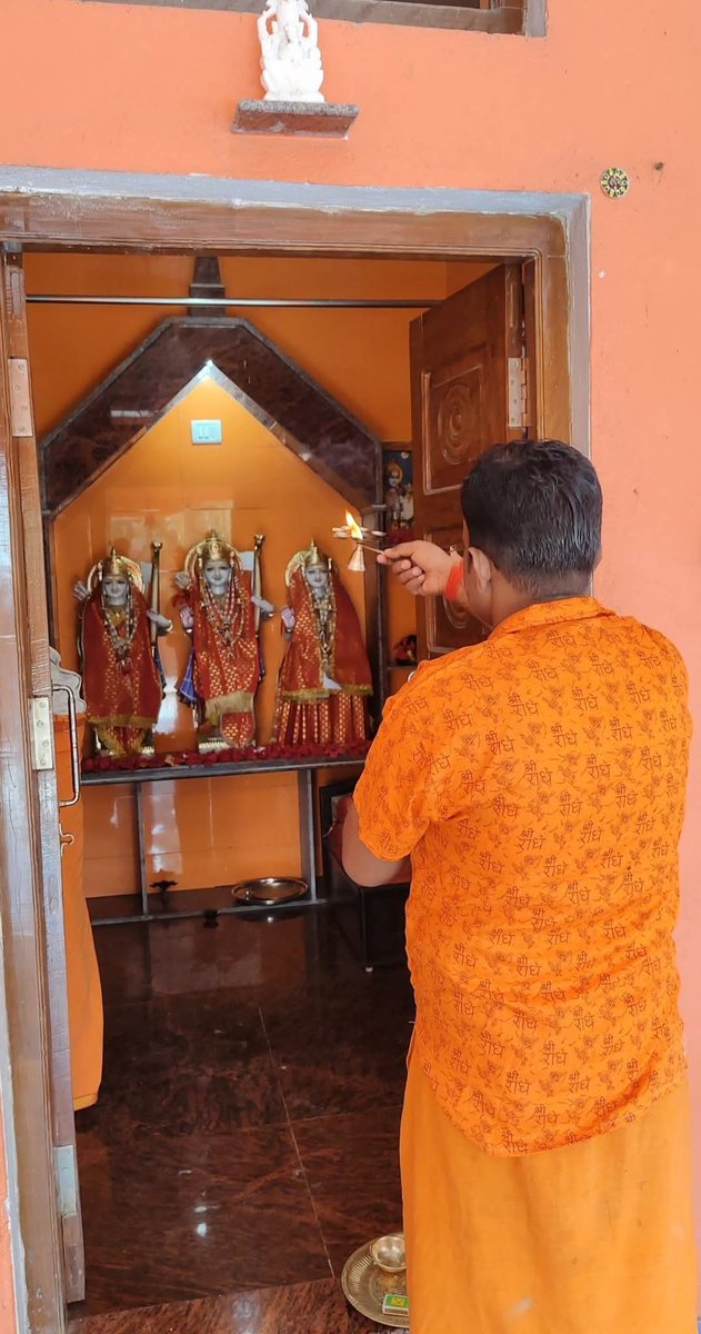 आज श्रीराम जानकीमंदिर माउरबोझ बरईपूरा पहुंचकर प्रभु का दर्शन पूजन किया।
प्रभु की कृपा हम सभी भक्तजनों पर सदैव बनी रहे।
<a href="/myogiadityanath/">Yogi Adityanath</a>