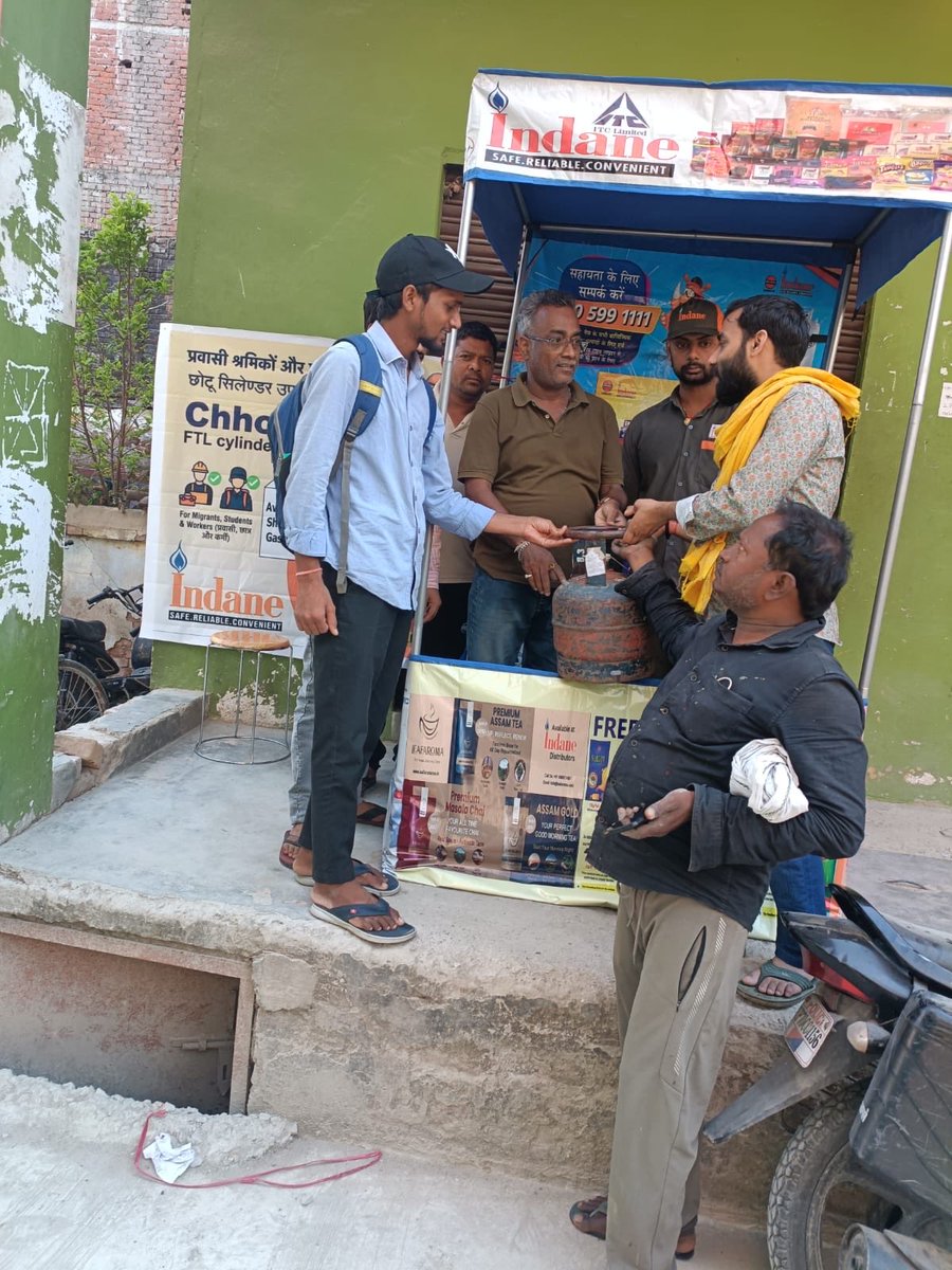 FTL Kiosk being displayed at BHU Gate and Lanka in Varanasi for making available 5 kg Chhotu cylinders for student and migrant labours # Indian Oil working 24 x7 to ensure availability of fuel # no need to panic # IOCL