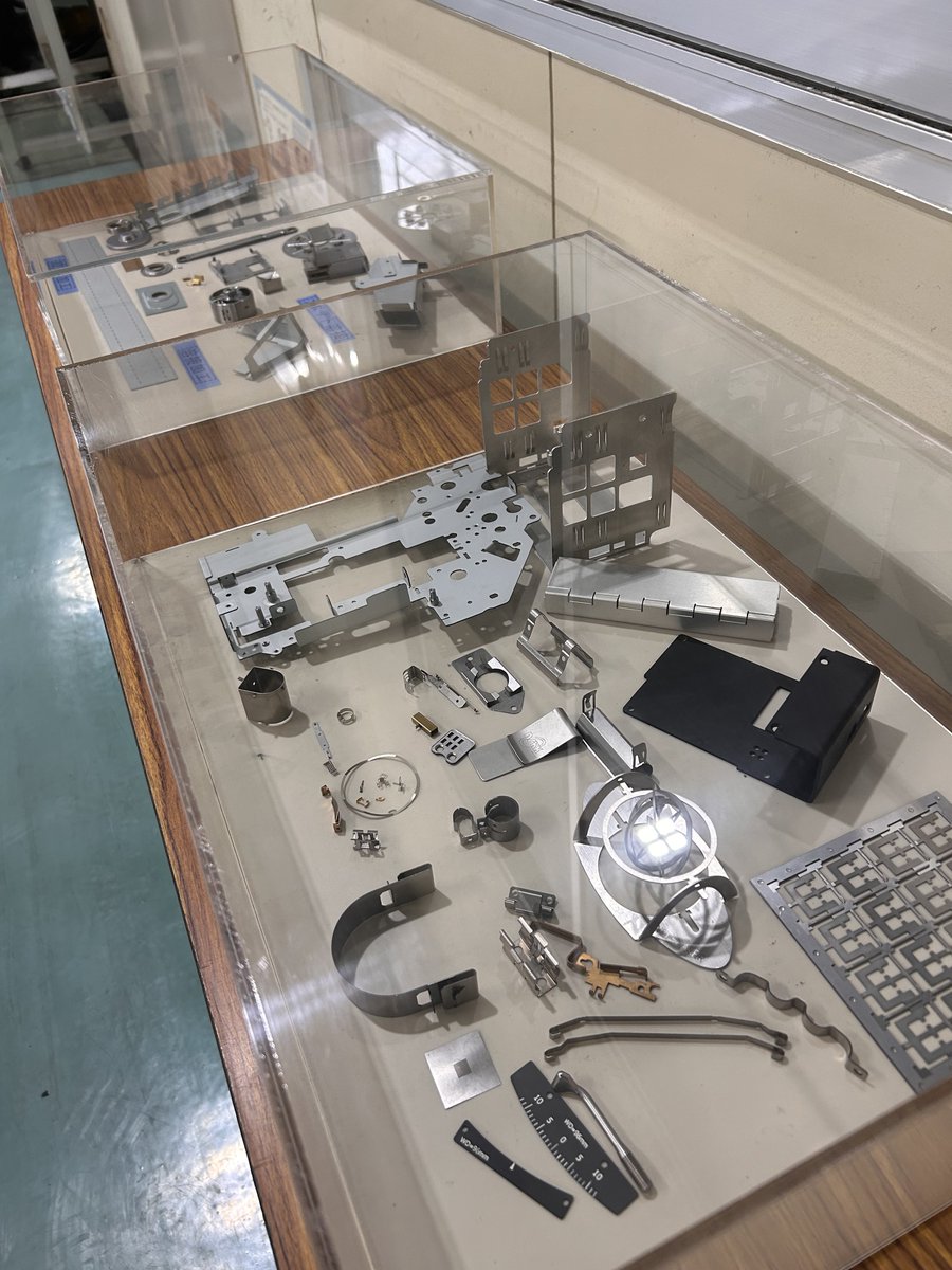 こんにちは😃広報のIです✌️
アスクではエントランスや工場に加工サンプル品を展示しております🤩
工場見学をされているお客様はみなさん興味を持って見ていただける部品を展示しています‼️
あんなものやこんなものをご紹介させていただきます🎵
#アスク　#試作　#短納期