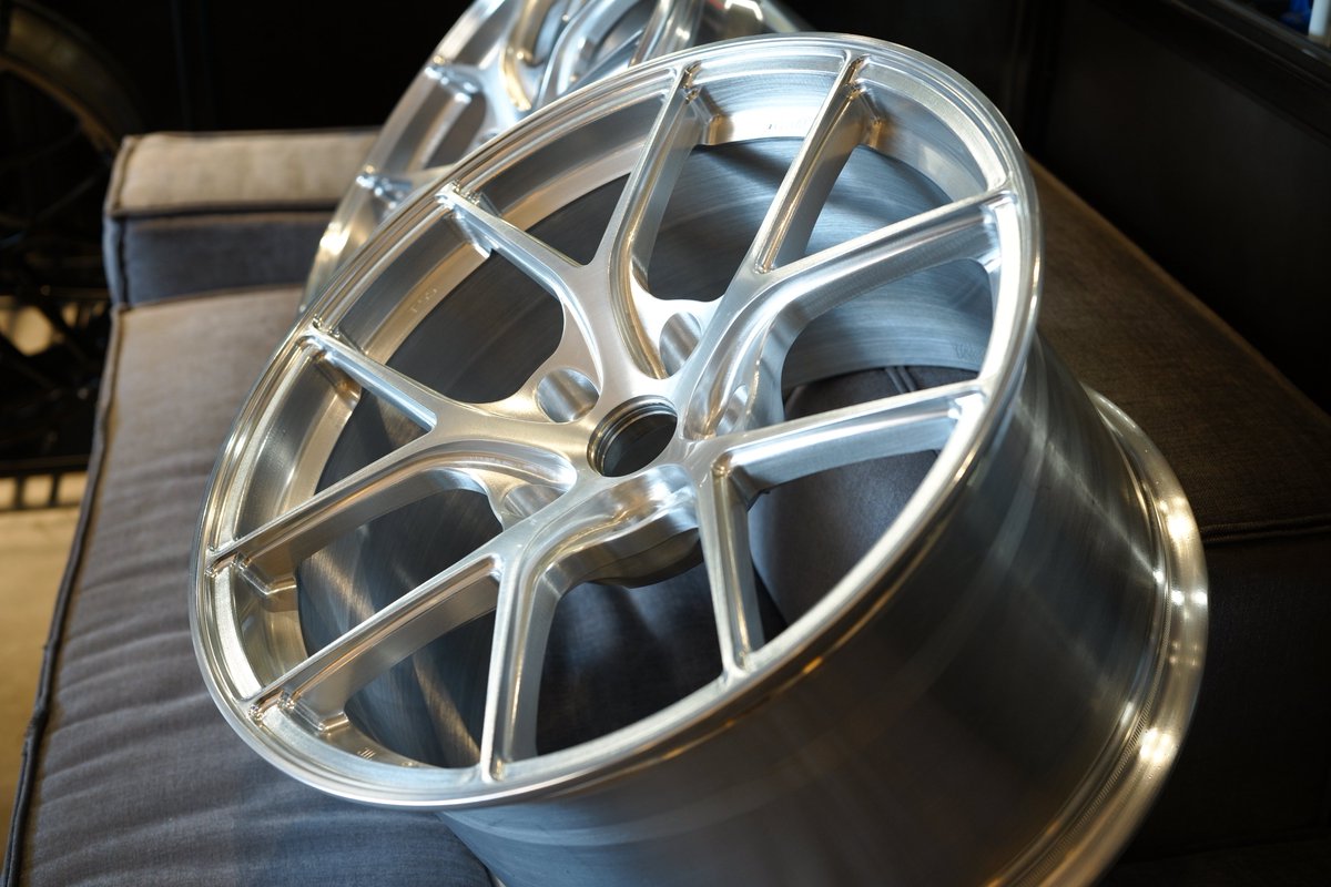 ラストチャンス加工ホィール受付中 ホイールはどうしてもシルバー系が履きたかったので、加工しちゃいまし