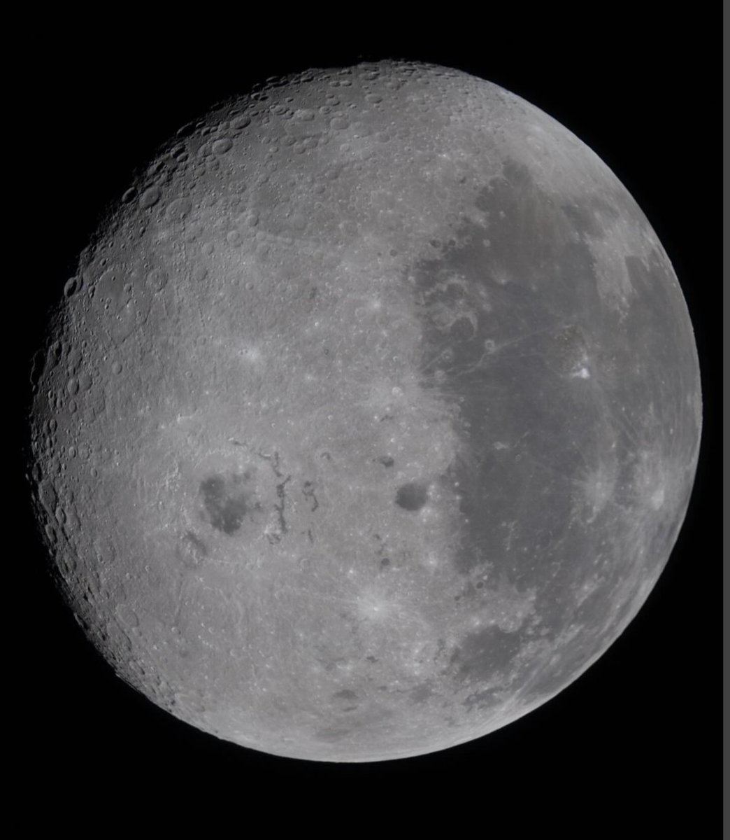 mariosantoroMS's tweet image. “There is no dark side of the moon really. Matter of fact it's all dark.”
#artemis2 👩🏼‍🚀 #dsotm 🔺🌈