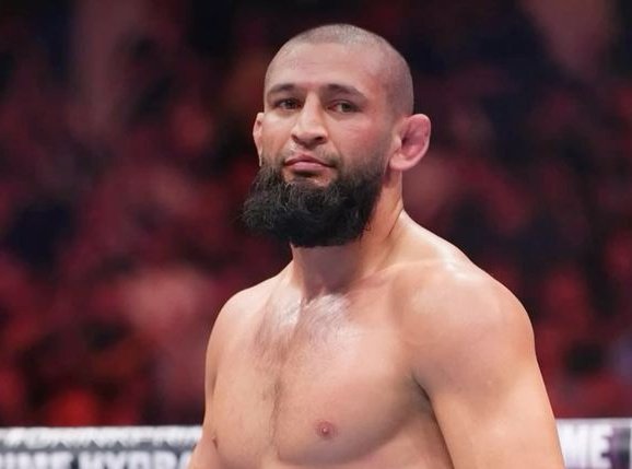 FightFanatic_'s tweet image. Jiri Prochazka wants to welcome Khamzat Chimaev to the LHW division 🤝🏻

“Khamzat is a great wrestler. He's on another level in his style. If he wants to move up, I believe I will wait there. But first of all let's go for the belt.” 💪🏽

#UFC327 #MMA