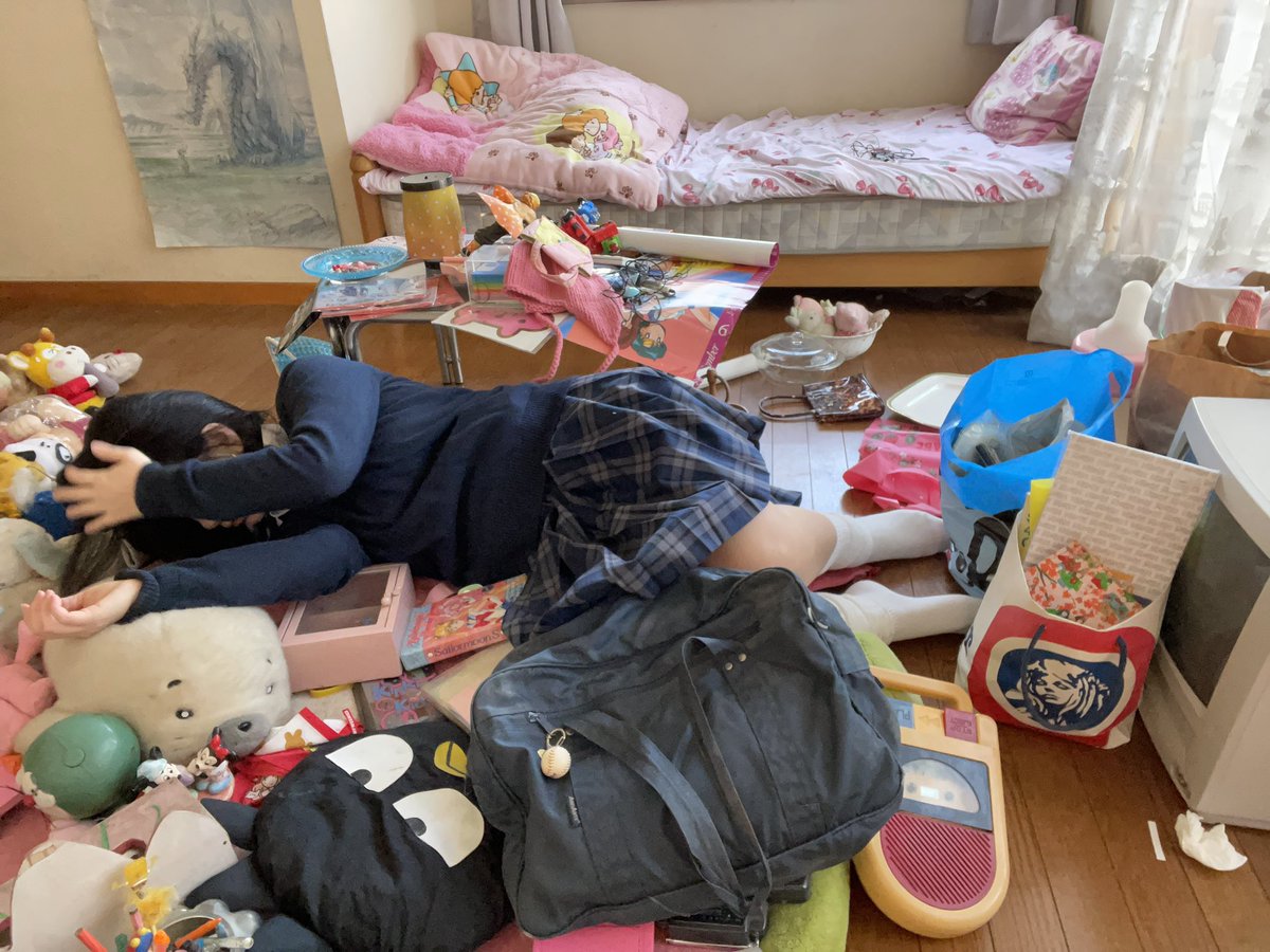 kitten_aki's tweet photo. 進路相談サボり🪨➿ https://t.co/JdId2WjvX8