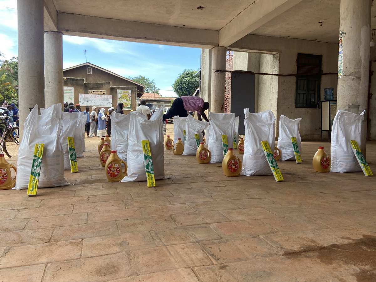 DambaIbrahim2's tweet photo. True giving isn’t measured by what we offer but by heart which it comes from. It’s not about abundance or scarcity it’s about compassion
#Dambafoundation https://t.co/DGUcaY1DiG