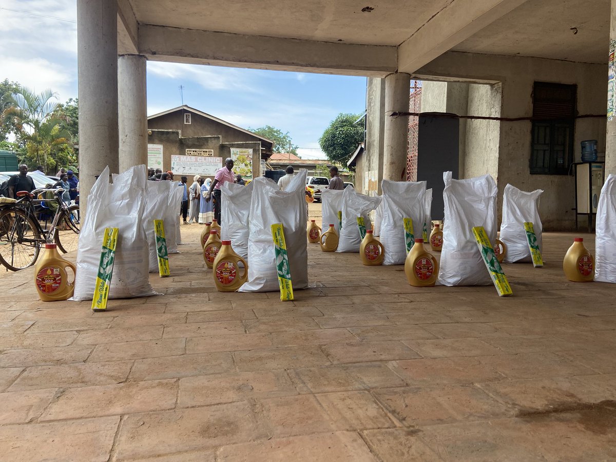 DambaIbrahim2's tweet photo. True giving isn’t measured by what we offer but by heart which it comes from. It’s not about abundance or scarcity it’s about compassion
#Dambafoundation https://t.co/DGUcaY1DiG
