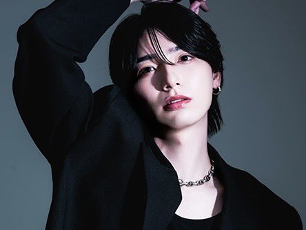 昼職ホス狂い tweet media