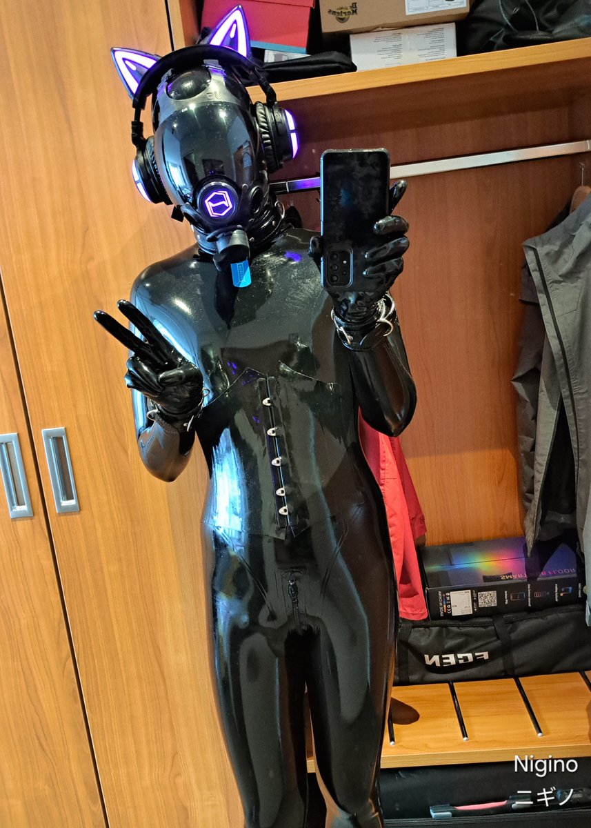 shinynigino's tweet image. #EFM2026 was a blast 🤖

#HexCorp #RubberDrone #LatexDrone