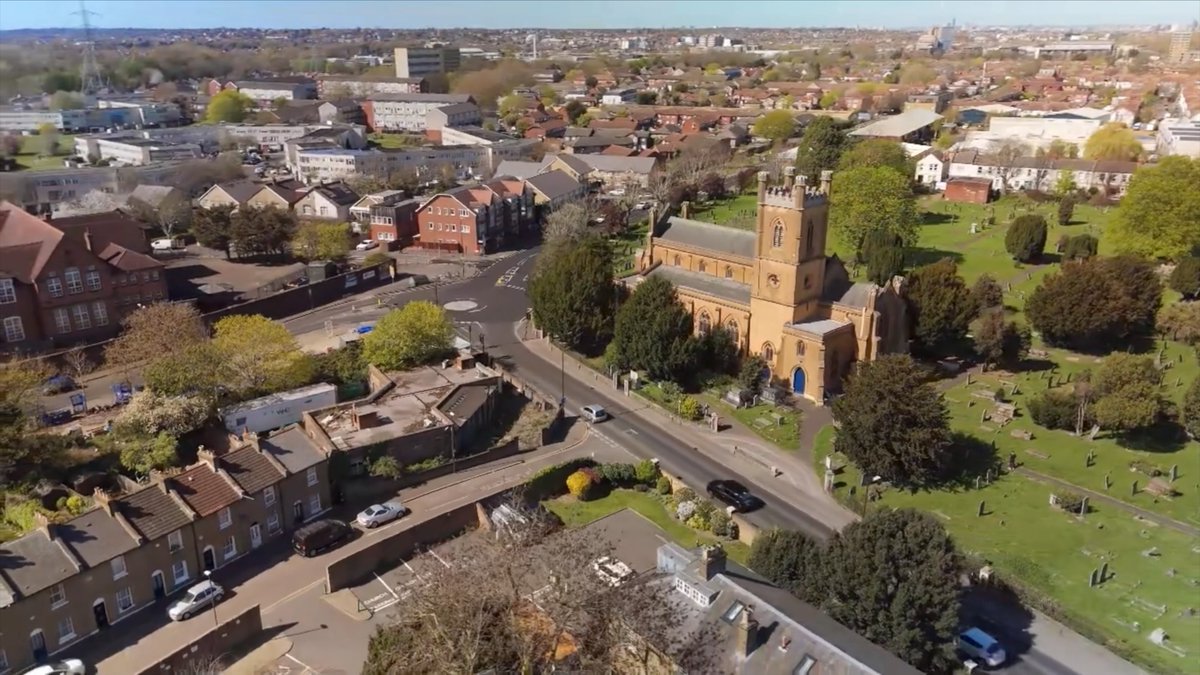 MitchamNotes's tweet photo. interesting views of Mitcham parish church from a drone - from a video on YouTube channel "Dronescape London"

https://t.co/33cm0Y4V6m https://t.co/h3QpSUsxv6