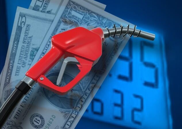 coinbureau's tweet photo. 🚨BREAKING: China will raise retail gasoline prices by 420 yuan/metric ton and diesel by 400 yuan/metric ton, effective April 7, the state planner confirms.

This marks the second price hike in weeks as oil markets surge.
