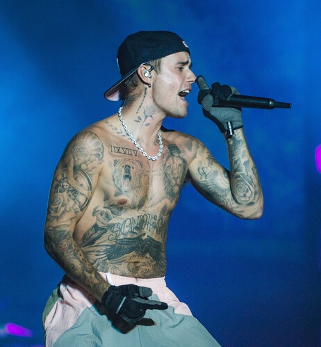 JBNewsES's tweet photo. ✨Aquí tenemos el horario oficial de Coachella✨

Justin actuará a las 23:25h (8:25h🇪🇸), todos aquellos que no podamos asistir podremos seguir el show desde el link de Youtube oficial: https://t.co/MaY1l8UqJn https://t.co/IkFYCbtOtO