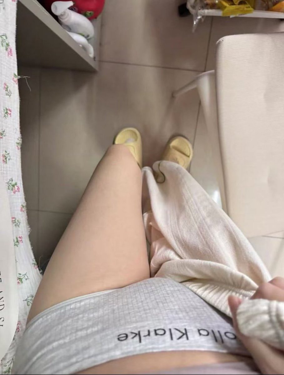 bibo355131's tweet photo. 天天熬夜睡醒起来已经是下午了，
又是逃课的一天 https://t.co/tf4KgSYGb2