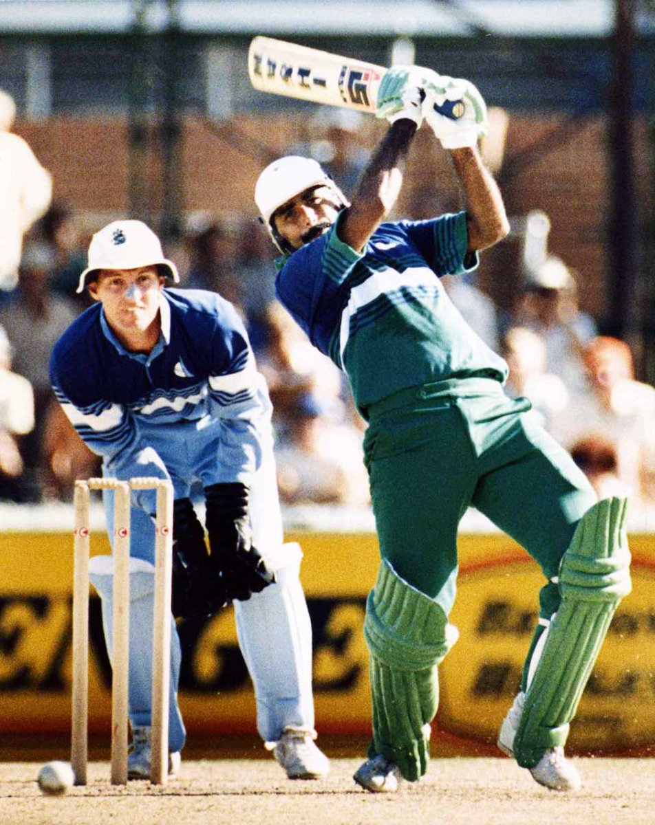 CaughtAtPoint's tweet image. Wicketkeeper Jack Richards watches Javed Miandad play an aggressive stroke in the 6th match of Americas Cup at WACA Perth. 

#England beat #Pakistan by 3 wickets. (Jan 5th, 1987)

#Cricket #CricketTwitter