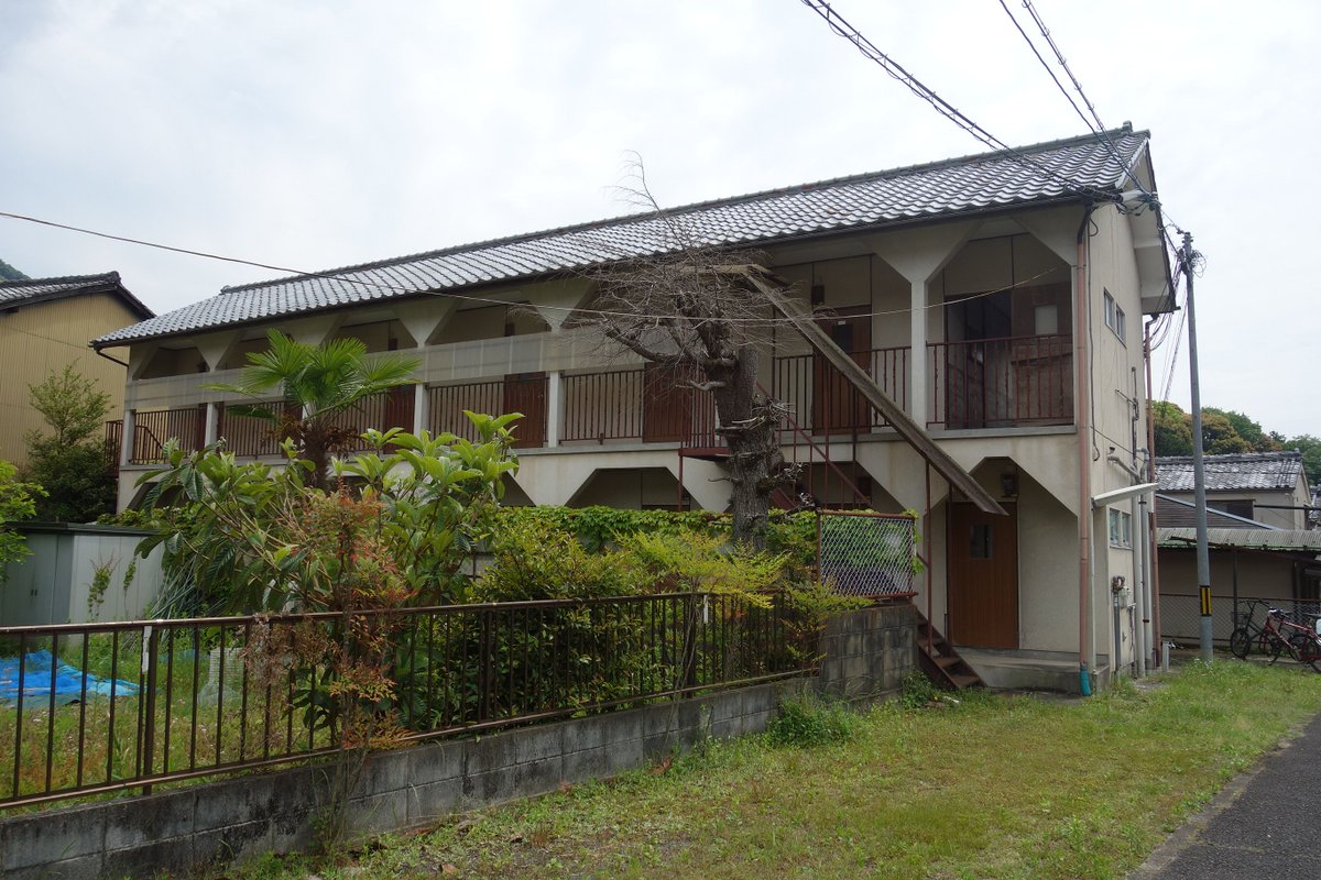 yanagislab's tweet photo. 【「吉野荘」の元住民の方を探しています】
柳沢が改修して住む、風呂無トイレ台所共用のアパート「吉野荘」（左京区北白川仕伏町）の往時の様子を伺いたいと思っています。
もし心当たりの方���いましたらぜひお知らせください。「知り合いが住んでいた」という情報でも結構です。拡散も歓迎です https://t.co/5epIJGpigD