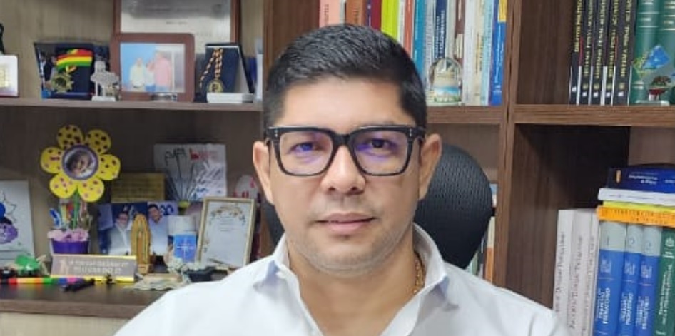 #Opinión
Refiriéndose a la candidatura a la Facultad de Derecho de la <a href="/uni_cartagena/">Universidad de Cartagena</a> de la abogada Tatiana Díaz Ricardo, <a href="/kikedelr/">Enrique Del Rio González</a> afirma que "el mensaje social que enviaría su eventual elección trascendería los muros de la Universidad. Para Cartagena, el departamento y el país,
