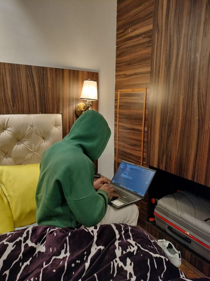 Amol_shelke09's tweet photo. After 2 years as a Fullstack Engineer at https://t.co/AMfPozZAdF, I'm open to new opportunities! π
I specialize in building scalable, data-heavy interfaces with React, Next.js & Node.js β shipped for fintech & real estate platforms.
#0pentowork https://t.co/6ivyq6N8Kh